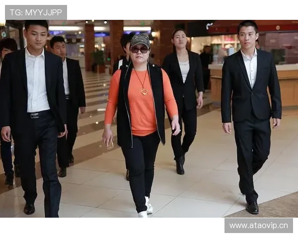 谌龙训练间刷出的水杯，比我这月工资还贵？这生活细节也太明星了吧